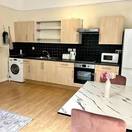 Apartment Spacious 2br Flat Near Hyde Park