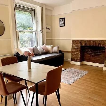 Apartment Spacious 2br Flat Near Hyde Park *