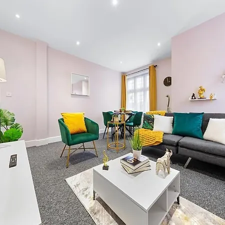 The Posh Getaway Apartment *