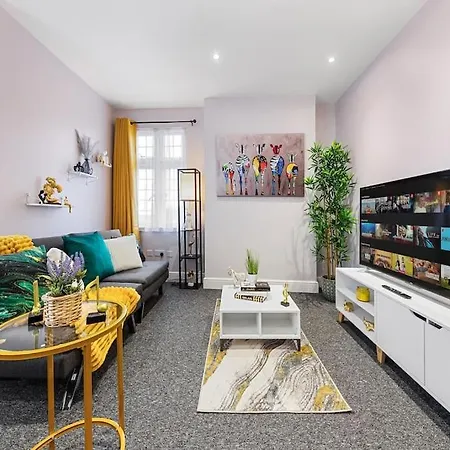 The Posh Getaway Apartment *