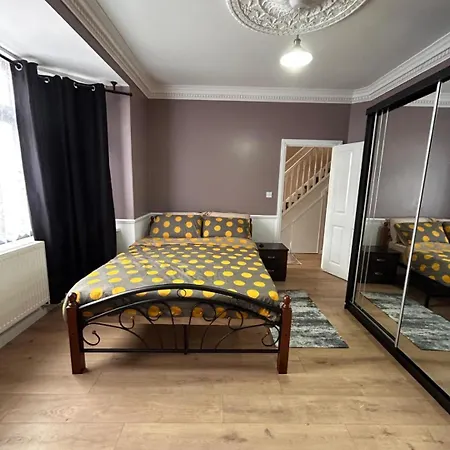 5 Bed House *