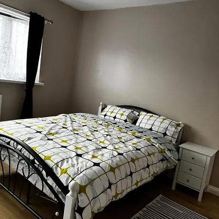 5 Bed House * Ilford