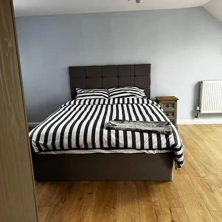 5 Bed House