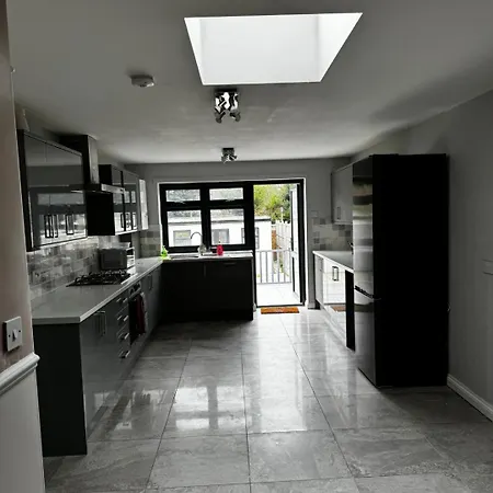 5 Bed House *