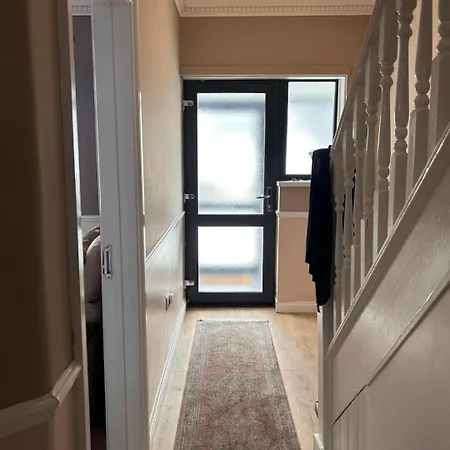 5 Bed House * Ilford
