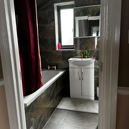 5 Bed House Ilford