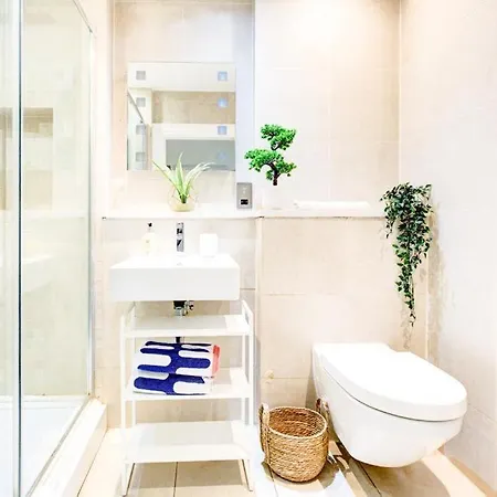 Marble Arch Beautiful Four Bedroom London
