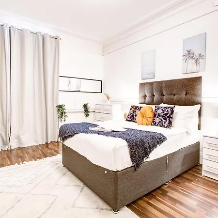 Marble Arch Beautiful Four Bedroom Apartment