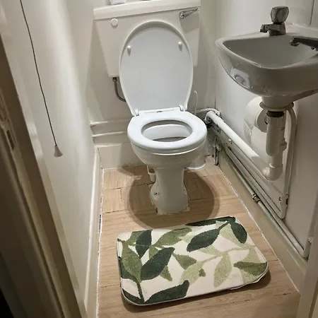 Flat In Paddington Apartment