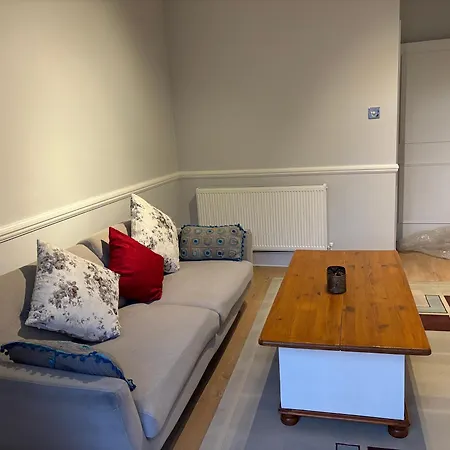 Apartment Bright 2 Bedroom Flat Close To Centre *