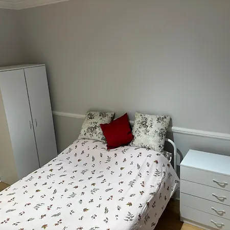 Apartment Bright 2 Bedroom Flat Close To Centre *