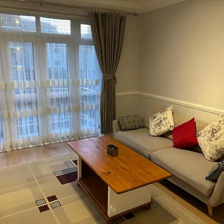Bright 2 Bedroom Flat Close To Centre Apartment