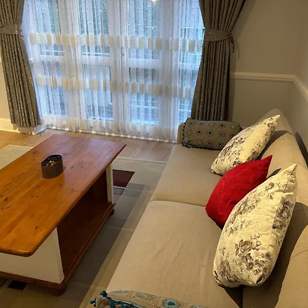 Bright 2 Bedroom Flat Close To Centre * London