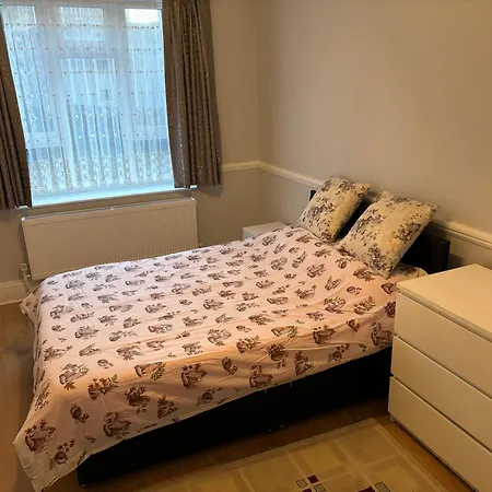 Bright 2 Bedroom Flat Close To Centre London