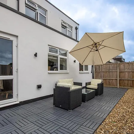 Contractors, Parking, Central, Wifi Croydon