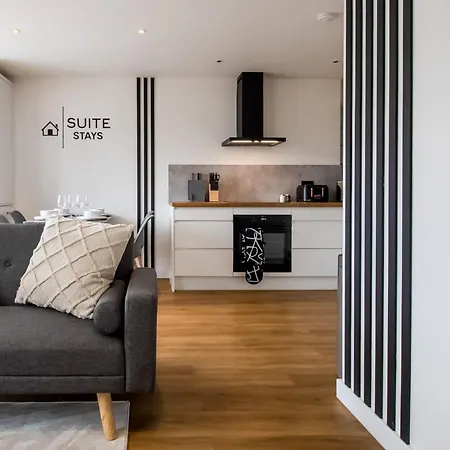 Holiday home Contractors, Parking, Central, Wifi Croydon