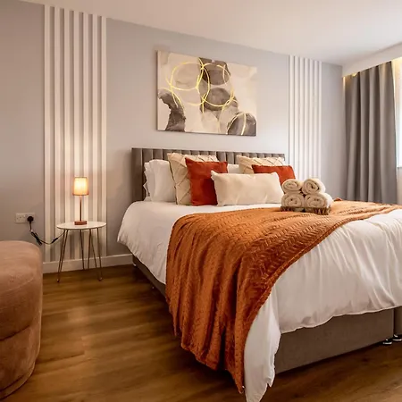 Holiday home Contractors, Parking, Central, Wifi