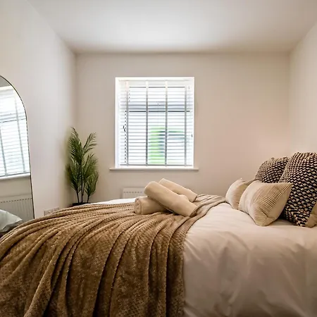 Holiday home Contractors, Parking, Central, Wifi *