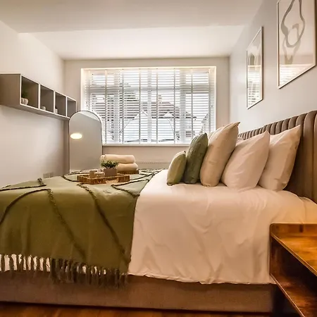 Contractors, Parking, Central, Wifi Holiday home Croydon