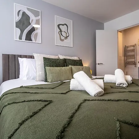 Contractors, Parking, Central, Wifi * Croydon