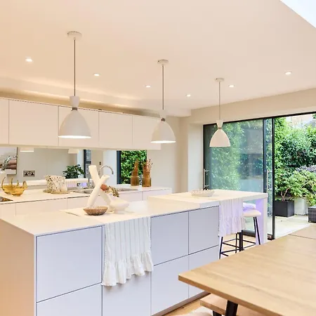 The Latimer Wonder - Stunning 5bdr House With Garden Apartment