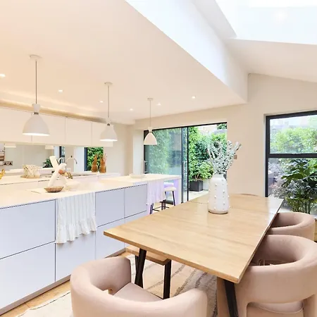 The Latimer Wonder - Stunning 5bdr House With Garden Apartamento