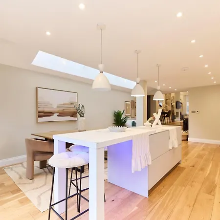 The Latimer Wonder - Stunning 5bdr House With Garden Apartamento *