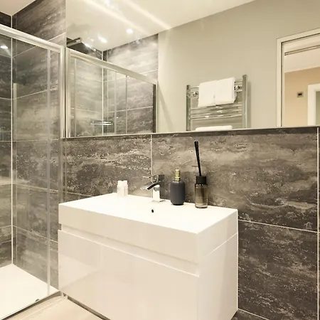 Apartamento The Latimer Wonder - Stunning 5bdr House With Garden Londres