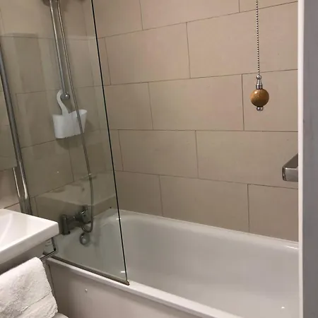Cosy Kings Cross Apartment, London, Just 8 Mins Walk To Kings Cross St Pancras Station *