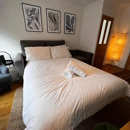 Cosy Kings Cross Apartment, London, Just 8 Mins Walk To Kings Cross St Pancras Station Apartment *