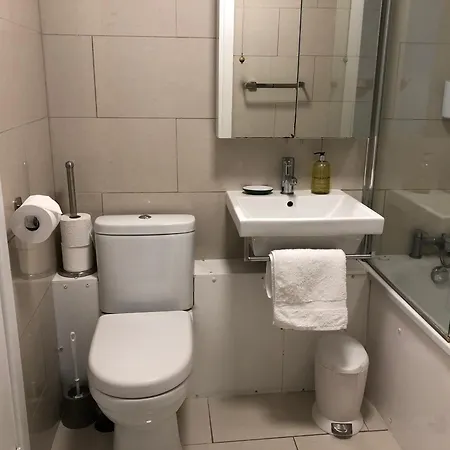 Cosy Kings Cross Apartment, London, Just 8 Mins Walk To Kings Cross St Pancras Station London