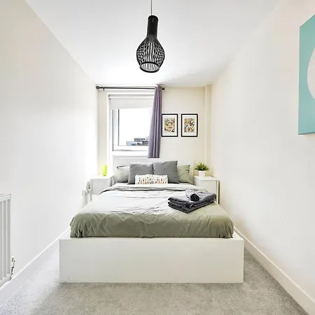 2 Bed Flat Next Old Street Tube Apartment *