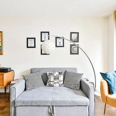 2 Bed Flat Next Old Street Tube Apartment
