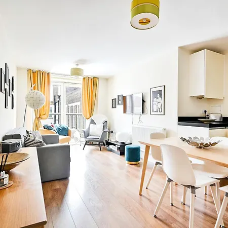 2 Bed Flat Next Old Street Tube *