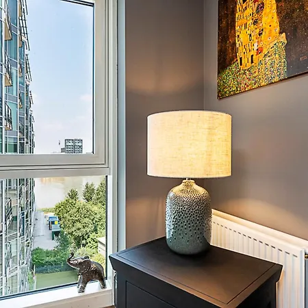 Riverside Escape With Breathtaking Thames Views * London