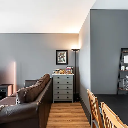 Riverside Escape With Breathtaking Thames Views Apartment *