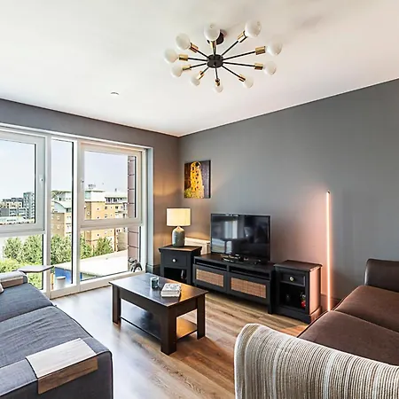 Riverside Escape With Breathtaking Thames Views Apartment *