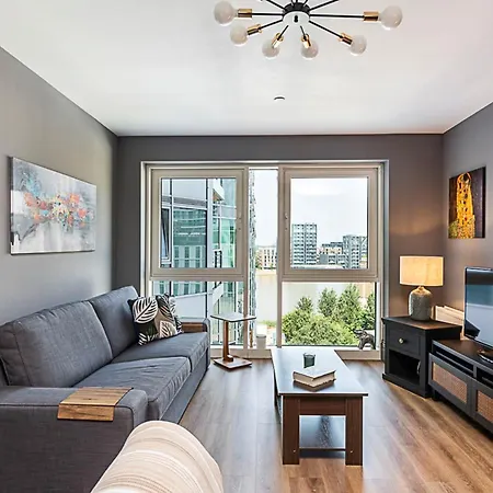 Apartment Riverside Escape With Breathtaking Thames Views *