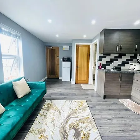 Bright Flat Near To Tower Bridge London