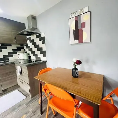 Bright Flat Near To Tower Bridge