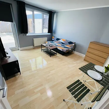 Westciti Caroco Croydon