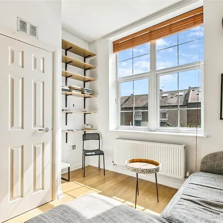 Apartment Charming 1 Bedroom Flat With Parking In Brentford