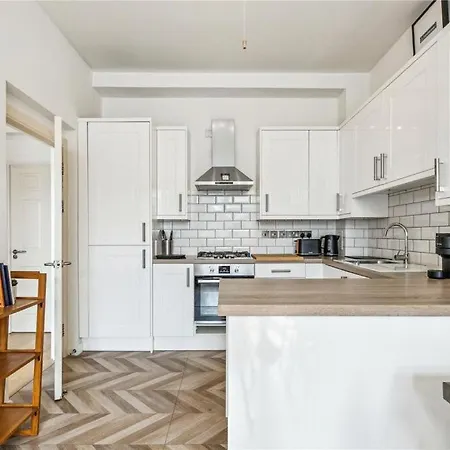 Charming 1 Bedroom Flat With Parking In *