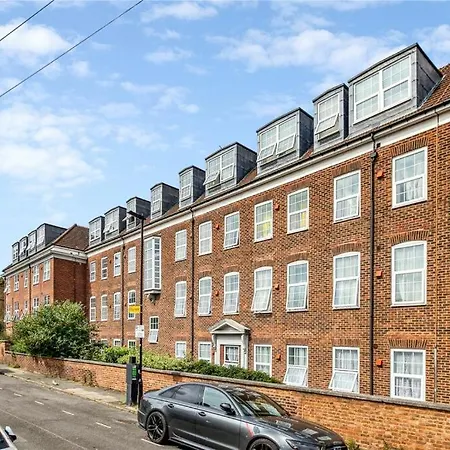 Apartment Charming 1 Bedroom Flat With Parking In Brentford