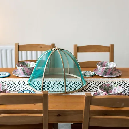 Apartment Victorian Garden Retreat: Hyde Park Elegance