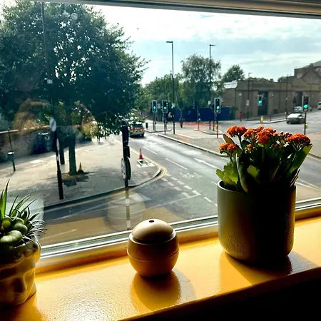 A Lovely 1 Bedroom Flat / Modern-cosy Apartment *