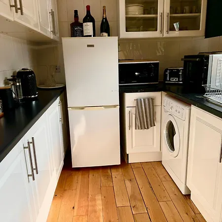 A Lovely 1 Bedroom Flat / Modern-cosy