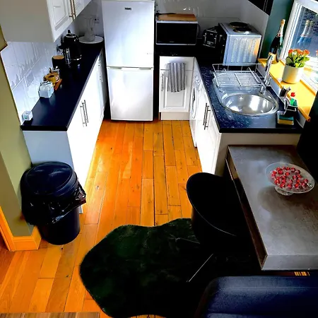 A Lovely 1 Bedroom Flat / Modern-cosy Apartment