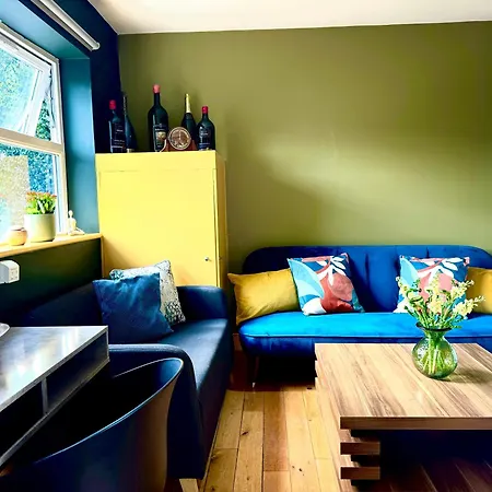 A Lovely 1 Bedroom Flat / Modern-cosy Apartment London