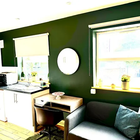 A Lovely 1 Bedroom Flat / Modern-cosy *
